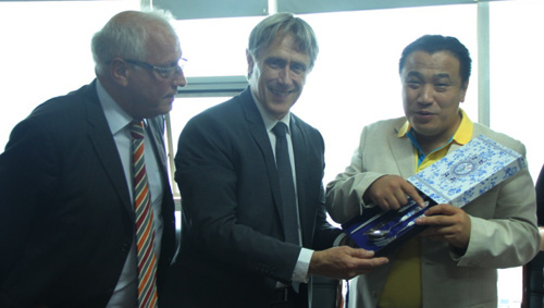 QQ截图3.jpg 马格德堡市长到访36365线路检测中心